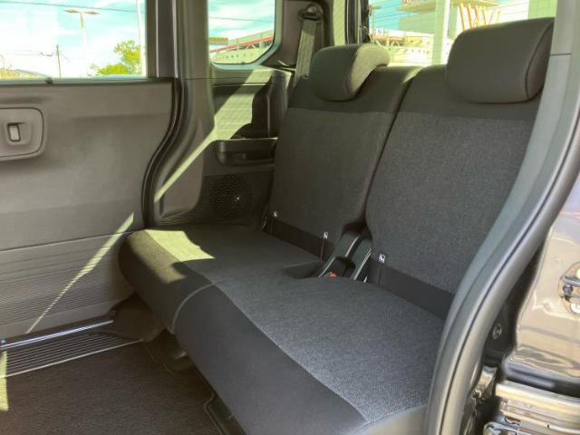 WECARSでは各商談席に大型モニターをご用意しております！見やすい大画面でゆったりと全国の在庫をご覧いただけます！是非ご来店お待ちしております！