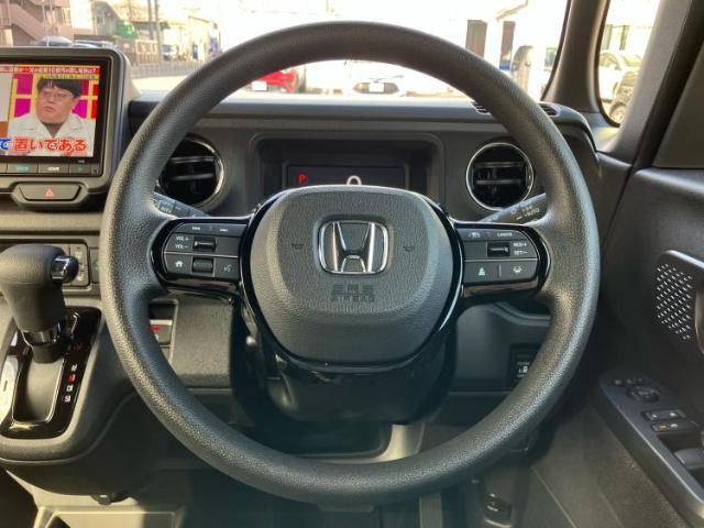 WECARSの展示場では実際に見て、触ってお車をお選びいただけます！知識の豊富な営業スタッフが様々なカーライフをご提案いたします！