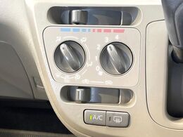 寒い冬も暑い夏も全席に快適な空調を届けてくれる、ダイヤル式エアコンを装備♪