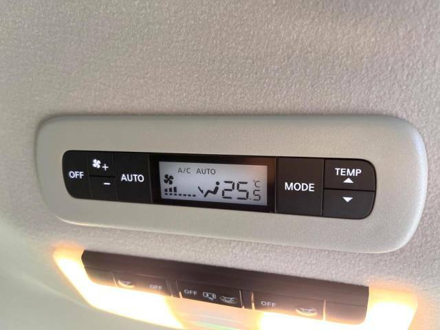 【問合せ：0749-27-4907】【リアオートエアコン】広い後部座席には必須の機能！風量や温度を自動で調整し前席と同様な車内環境にしてくれるリアオートエアコンを装備。夏の暑さも冬の寒さもノンストレス