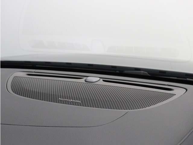 【harman/kardon】世界のオーディオファン垂涎のプレミアムサウンドシステムを搭載。原音に近い音場空間を忠実に再現。乗る人すべてに最良の音響体験を提供します。