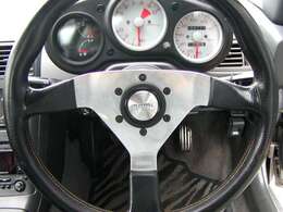 「BEAT」の車名の由来とは？英語で（ジャズなどの）強いリズム、心臓の鼓動などを意味し、風を切るときめき、走らせる楽しさを響かせる車であることを目指し“BEAT”と命名されました。