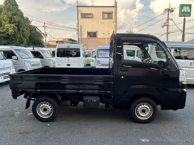当店では、お客様へ安さと安心の提供を心掛けています！！次も車を買うならJOB　CARSでと言われるようにスタッフ一同頑張ります！ホームページ　https://www.jobcars.jp　TEL　072-852-0300