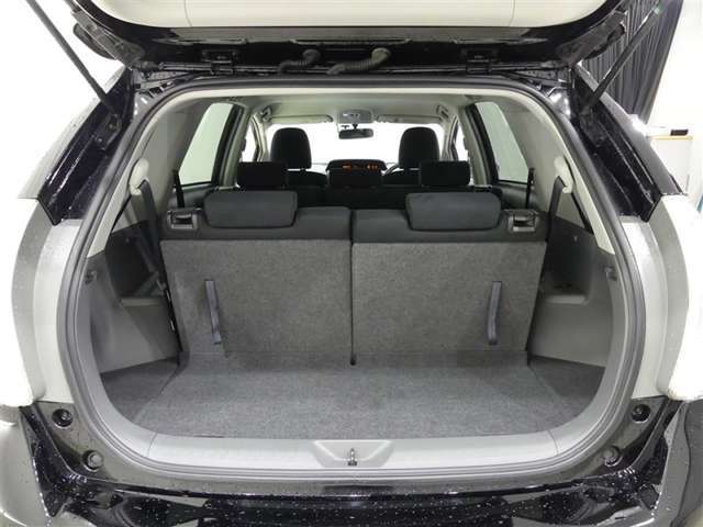 ラッゲージスペースもしっかり確保。買い物の荷物もばっちり積み込むことができますよ♪
