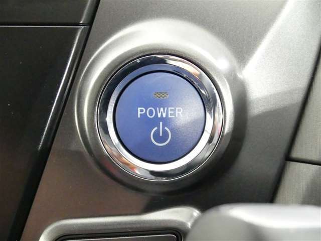 【プッシュスタート】スマートキーを携帯して、ブレーキを踏みながらスタートスイッチを押すだけでエンジンがかけられます。