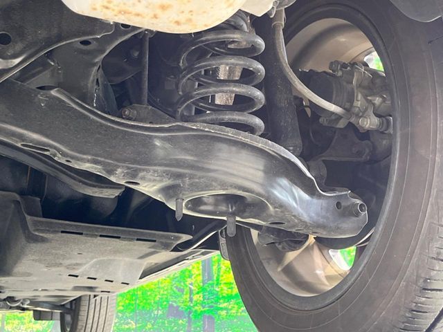 お車を安心してお乗りいただく為には、足回りの定期点検が欠かせません。サービスサポート（有償保証）では無料点検もご提供しており、安心のカーライフをお過ごしいただけるサポート体制が整っています。