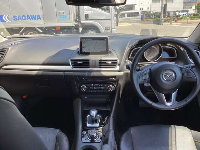 人間工学に基づいて設計されてますので、長時間・長距離を走行しても運転しやすく疲れにくい構造になっています♪