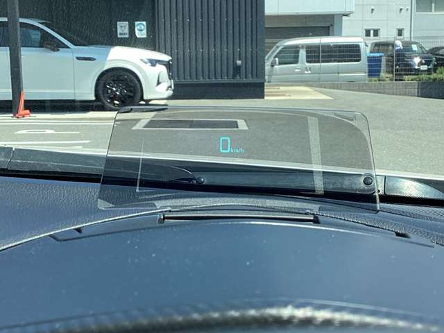 アクティブドライビングディスプレイ　車速やナビのルート誘導など走行時に必要な情報を表示　視線の移動が少なくて確認出来る構造になっています。