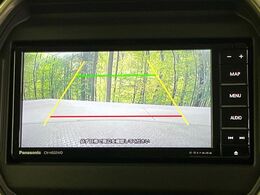 【バックカメラ】駐車時に後方がリアルタイム映像で確認できます。大型商業施設や立体駐車場での駐車時や、夜間のバック時に大活躍！運転スキルに関わらず、今や必須となった装備のひとつです！