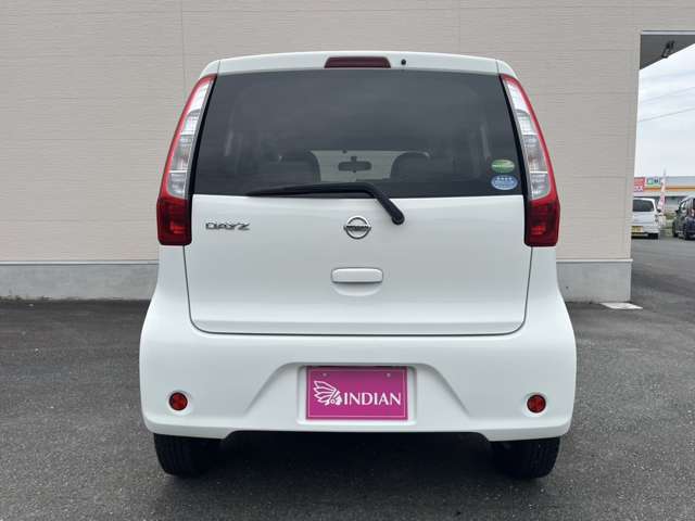 【車内空間は大事です】☆全車車内も徹底クリーニング☆掃除機はもちろん染み抜きから艶出しまで☆手の届かないところも徹底的にクリーニング！