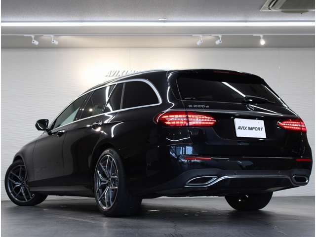 人気外装色オブシディアンブラックにAMGスタイリングパッケージ＆AMG19インチ5ツインスポークアルミホイール、クローム仕上げの新型ダイヤモンドグリルが迫力のエクステリアを演出！！