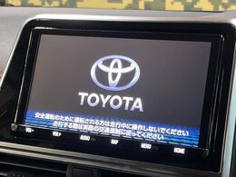 【純正ナビ】人気の純正ナビを装備しております。ナビの使いやすさはもちろん、オーディオ機能も充実！キャンプや旅行はもちろん、通勤や買い物など普段のドライブも楽しくなるはず♪