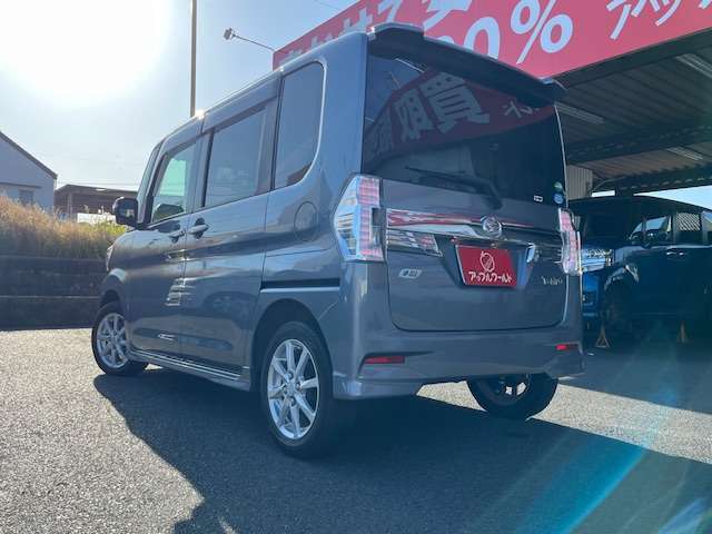 弊社の点検、走行テストをクリアした車輌のみを厳選して展示しております。
