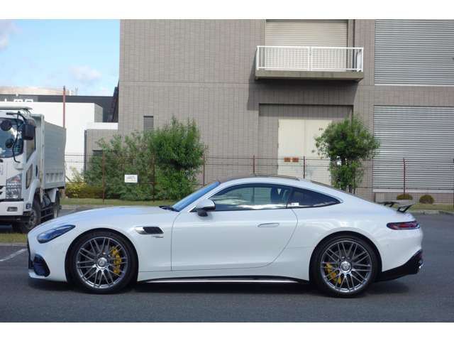 ボディカラーは、オパリスホワイトMです