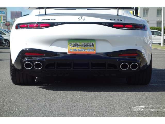 4本出しマフラー。スポーツ＋モード時にはサウンドも変わります