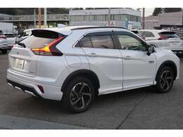 パノラマ電動サンルーフ　バック＆アラウンドカメラ　後側方検知警報　障害物センサー　ルーフレール　ドアバイザー