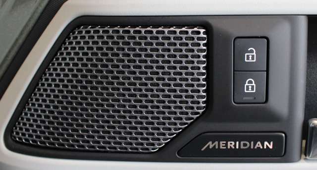 Meridianサウンドシステム。英国老舗メーカーのMeridianサウンドシステムを搭載。澄んだ高音や大迫力の重低音を車内で堪能できます。