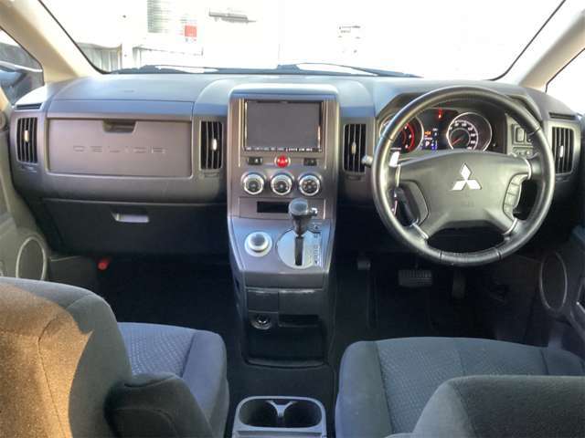 内装も綺麗に保たれています。是非一度現車をご覧ください☆お車についてのご質問やお見積りのご依頼、ご購入にあたってのご相談などお気軽にお聞かせ下さい☆