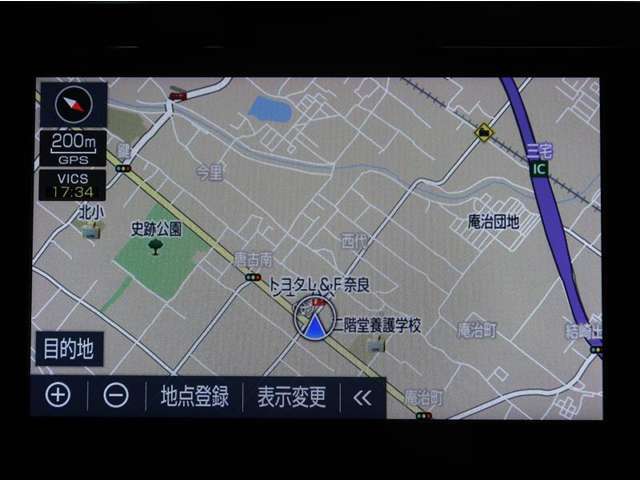 ナビゲーションを装備。タッチパネル式で使いやすく、お出かけもラクラクです。