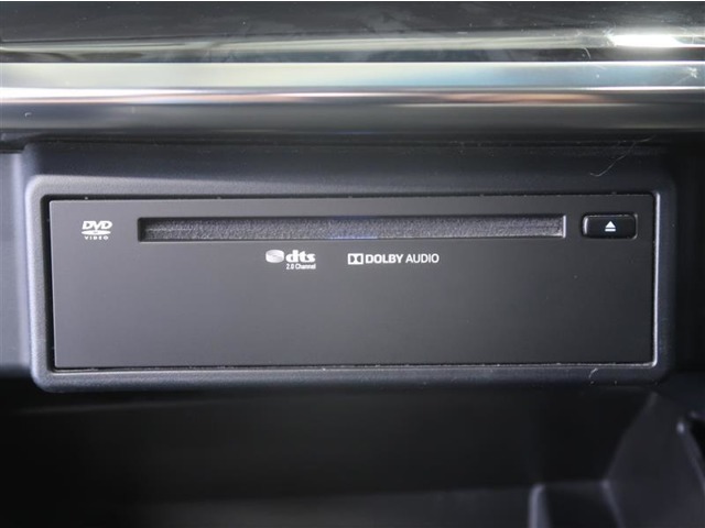 車内でCD DVDのメディアが楽しめます