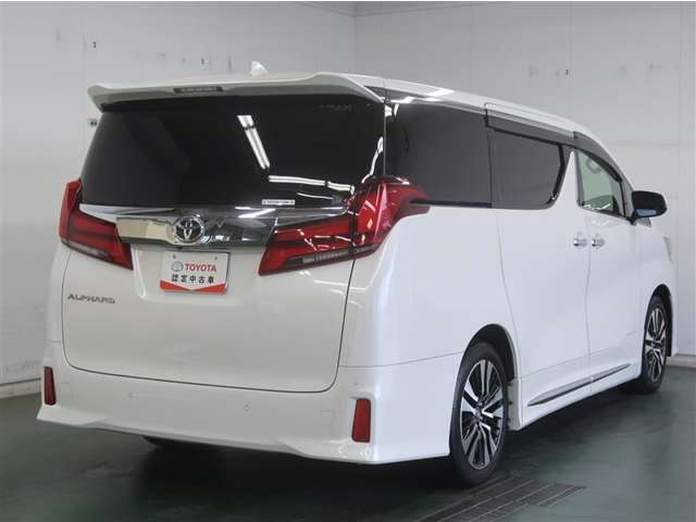 たくさん乗れるのがこの車の魅力！2台で移動しないと・・・なんて時もこの車なら1台で！大活躍です♪