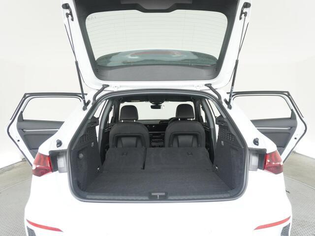 トランクスペースは後席を倒してトランクスルーも可能です。無料電話★0078-6002-781523★直通電話042-487-3925★audi.ap.chofu@audi-vw-retail.co.jp★