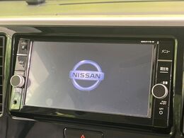 【純正ナビ】人気の純正ナビを装備。オーディオ機能も充実しており、Bluetooth接続すればお持ちのスマホやMP3プレイヤーの音楽を再生可能！毎日の運転がさらに楽しくなります！！