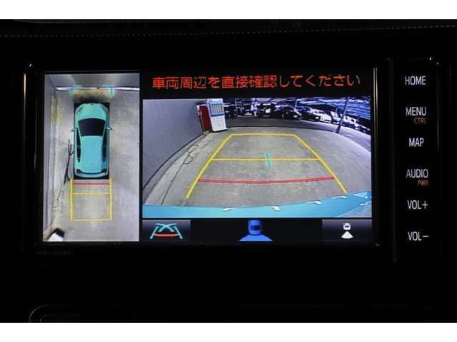 前後左右のカメラの映像を合成し、車を上から見たような視点のパノラミックビューモニター。後方の死角だけでなく左右や前方の障害物の発見もしやすくなります。