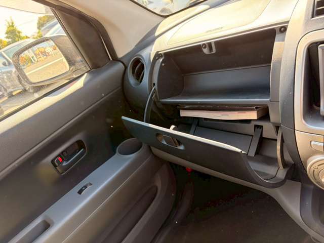 車両清掃スタッフがしっかりと内装クリーニングをおこなってます。