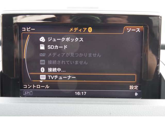 純正HDDナビ、CD/DVD、フルセグ、SDカード、ジュークボックス、Bluetoothオーディオ、FM/AMです。