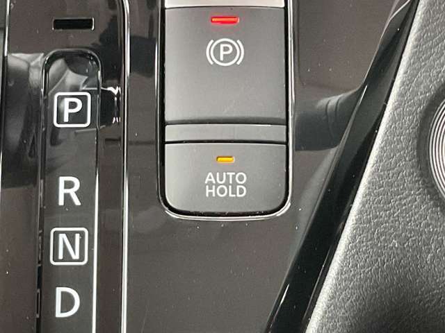 AUTO HOLD機能搭載してあります！ブレーキを踏んで停止すると、自動的にブレーキ力を保持します。信号待ちや渋滞中などに、ブレーキペダルを踏み続ける必要がなく、足の疲れを軽減してくれます☆