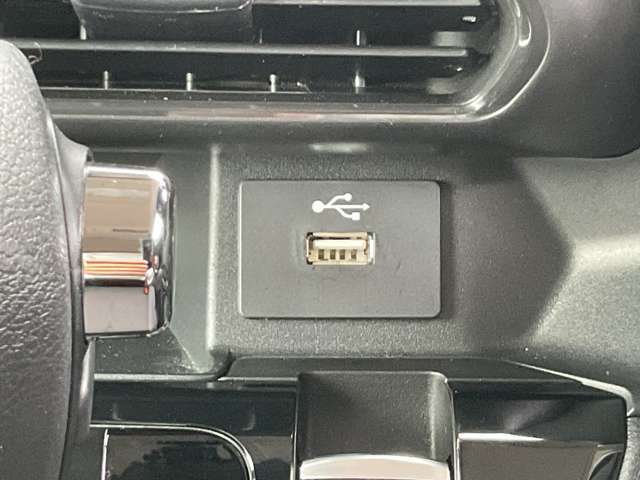 USB TYPE A差し込み口がございます♪