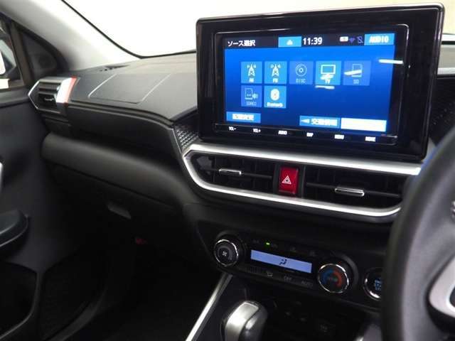 運転席周りのパネルは使いやすいように設定されています。