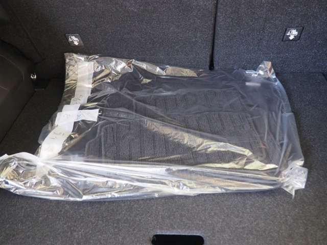 フロアマットも搭載されています。