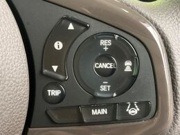 【アダプティブクルーズコントロール】高速道路での長距離走行が楽に！！自動で速度を保つクルーズコントロールが、衝突軽減システムと連携し、前方の車両を感知して車間を保つように速度調節してくれます！！