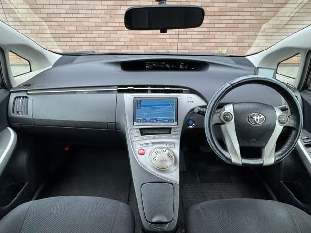 H26年式　プリウス　Sツーリング入庫♪後期型　保証付　禁煙車　純正ナビ　プッシュスタート　スマートキー　ビルトインETC　純正15AW