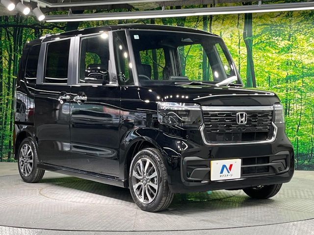 大好評のボディコーティング「弾スプラッシュコート」もご納車までに施工可能。通常のガラスコートと異なる、耐久年数6年の無機質ガラスコーティングが、ボディをキレイな状態に保ってくれます。