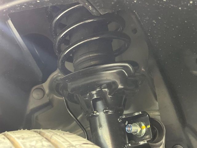 お車を安心してお乗りいただく為には、足回りの定期点検が欠かせません。サービスサポート（有償保証）では無料点検もご提供しており、安心のカーライフをお過ごしいただけるサポート体制が整っています。