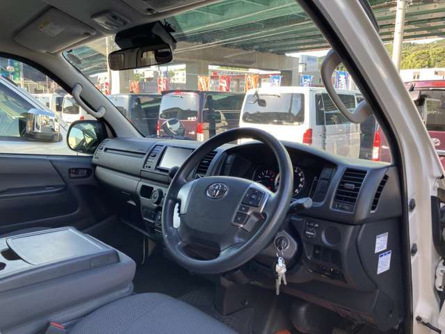 当店の車はルームクリーニング施工済み！納車前には手がけWAX、室内仕上げ清掃で納車をおこなっております！