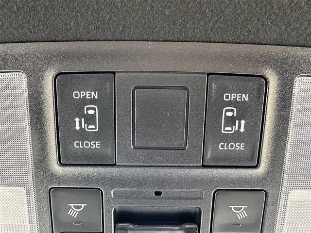 【パワースライドドア】スマートキーや運転席のスイッチで後席スライドドアの開閉が可能です！電動だから力を入れてドアを開ける必要がなく、小さなお子様でも簡単に開閉が出来て快適です♪