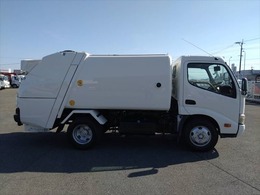 自社工場で、お客様仕様の架装・補強・塗装を承っております。トラックや作業車の買取にも力を入れておりますので、ご希望の方もお気軽にお問合せ下さい！(管理番号3542)