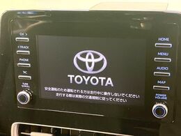 【ディスプレイオーディオ】お持ちのスマホやMP3プレイヤーとの無線接続で音楽再生が可能！コードで繋ぐわずらわしさも無く、手軽にお気に入りの音楽を楽しめます。