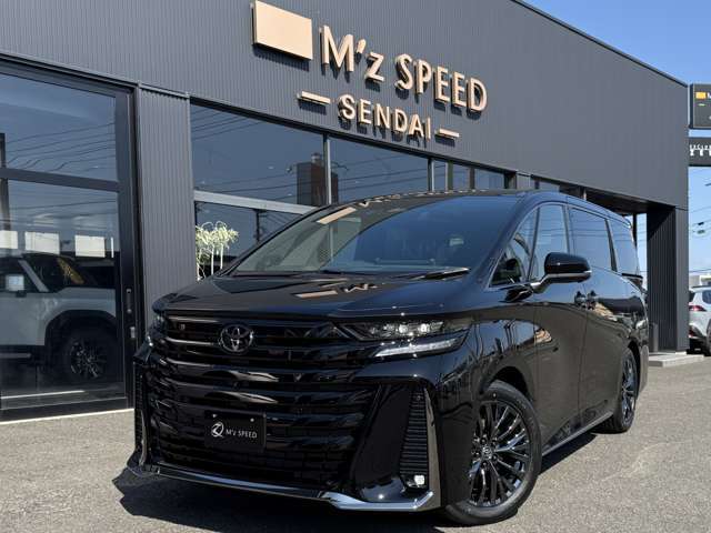 改良後　2WD　内装ブラック　ユニバーサルステップ　左右独立ムーンルーフ　パノラミックビューモニター　デジタルインナーミラー（前後方録画機能付）　アダクティブハイビームシステム　クルーズコントロール