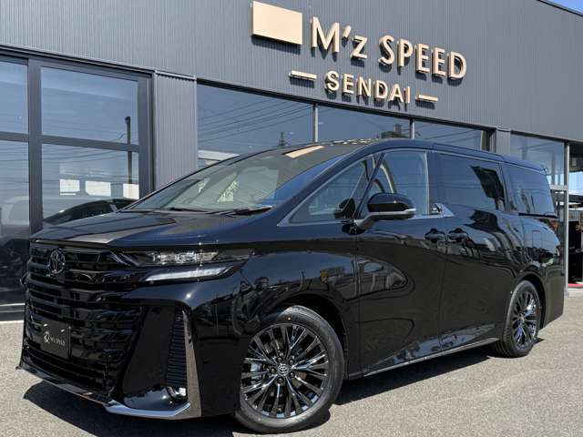 改良後　2WD　内装ブラック　ユニバーサルステップ　左右独立ムーンルーフ　パノラミックビューモニター　デジタルインナーミラー（前後方録画機能付）　アダクティブハイビームシステム　クルーズコントロール