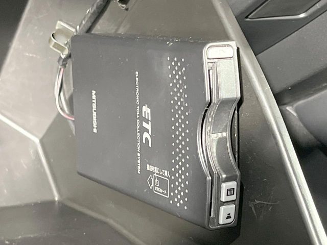 【ETC】高速道路の料金所をストレスなく通過！話題のスポットやサービスエリアに多い「スマートIC」利用時は必須のアイテムです。当店でセットアップを実施、ご納車当日からすぐにご利用いただけます！