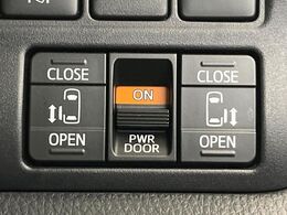 【両側パワースライドドア】スマートキーや運転席のスイッチで後席両側スライドドアの開閉が可能♪電動だから力を入れてドアを開ける必要が無く、小さなお子様でも簡単に開け閉めでき快適です♪