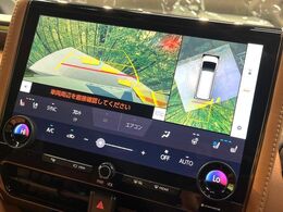 【パノラミックビューモニター】専用のカメラにより、上から見下ろしたような視点で360度クルマの周囲を確認することができます☆死角部分も確認しやすく、狭い場所での切り返しや駐車もスムーズに行えます。