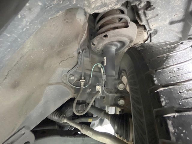 お車を安心してお乗りいただく為には、足回りの定期点検が欠かせません。サービスサポート（有償保証）では無料点検もご提供しており、安心のカーライフをお過ごしいただけるサポート体制が整っています。