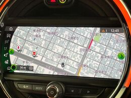 ●純正ナビ:一体感のあるナビは、高級感ある車内を演出してくれます。Bluetooth再生などオーディオ機能も充実しておりますので、運転もより楽しめます♪