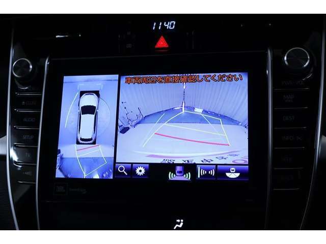 車を上から見たような視点のパノラミックビューモニター。後方の死角だけでなく左右や前方の障害物の発見もしやすくなります！